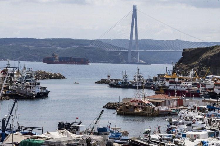 <div>Görlitz, geminin dünyadaki sorunların çözümüne de katkı sağlayabilecek bir bakış açısı sunduğunu belirterek, " Biz insanlara sadece bir gezegen üzerinde yaşadığımızı ve sorunları çok kolay bir şekilde halledebileceğimiz mesajını iletmek istiyoruz. Tarihi birikimler bize insanların ortak bir şekilde sorunsuz yaşayabileceğini ve insan olmak kimliğimizin daha üstün olduğunu gösteriyor. Hatalarımızdan ziyade ortak noktalarımıza odaklanmalıyız." diye konuştu.</div>

<div> </div>
