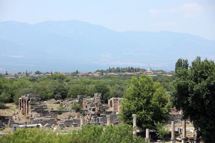 <p>"Bahsettiğimiz fiyat fermanı İmparator Diocletianus tarafından 301 yılında bu cepheye yazılmıştı. İlk hedefimiz bu cepheyi doğru bir restorasyon ile ayağa kaldırmak ve sonrasında da ayağa kalkan yapının iç mekanında bu enteresan fermanı ziyarete açmak.</p>