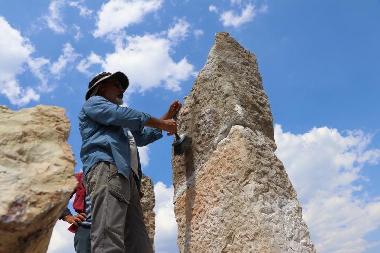 <p>Agora üçüncü terastaki ilginç bir yapıda kazı çalışması yürüttüklerine işaret eden Özüdoğru, yer altına gömülmüş sarnıç biçiminde bir odaya ulaştıklarını, bu yerin bir tapınağın alt odası olduğunu düşündüklerini dile getirdi. </p>

<p> </p>
