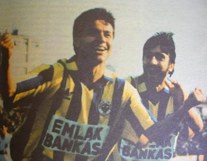 <p>Türk futbol tarihinde adından söz ettirmiş isimlerin nostaljik fotoğrafları bu içerikte...</p>

<p>Aykut Kocaman - Rıdvan Dilmen</p>
