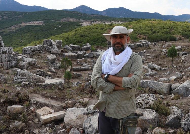 <p><strong>UNESCO Dünya Mirası Listesine aday </strong></p>

<p>Kibyra Antik Kenti'nin 2016'da UNESCO Dünya Mirası Geçici Listesine girdiğini hatırlatan Özüdoğru, kalıcı listeye girmek için çalışmaların Kültür ve Turizm Bakanlığı nezdinde devam ettiğini bildirdi.</p>

<p>Özüdoğru, antik kentin ören yerine dönüştürülmesi projesinin de Bakanlık tarafından sürdürüldüğünü aktararak, yıl içinde projenin tamamlanacağını ve artık kente girişlerin biletli hale geleceğini anlattı. </p>
