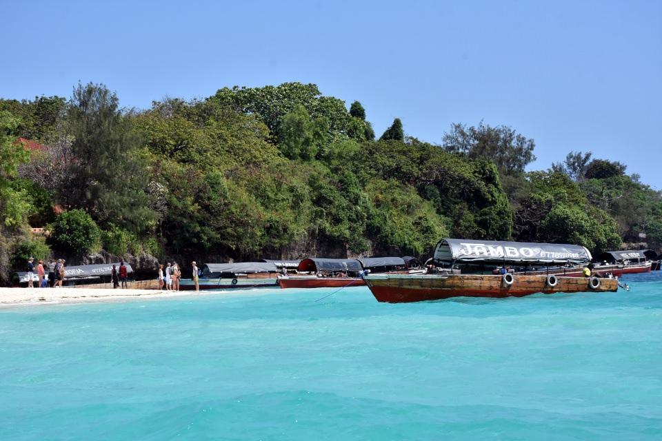 <p>Medeniyetlere ev sahipliği yapan Zanzibar, mimari yapısı ve kültürüyle Afrika, Arap, Hint ve Avrupa medeniyetlerinin izlerini barındırıyor.</p>
<p> </p>