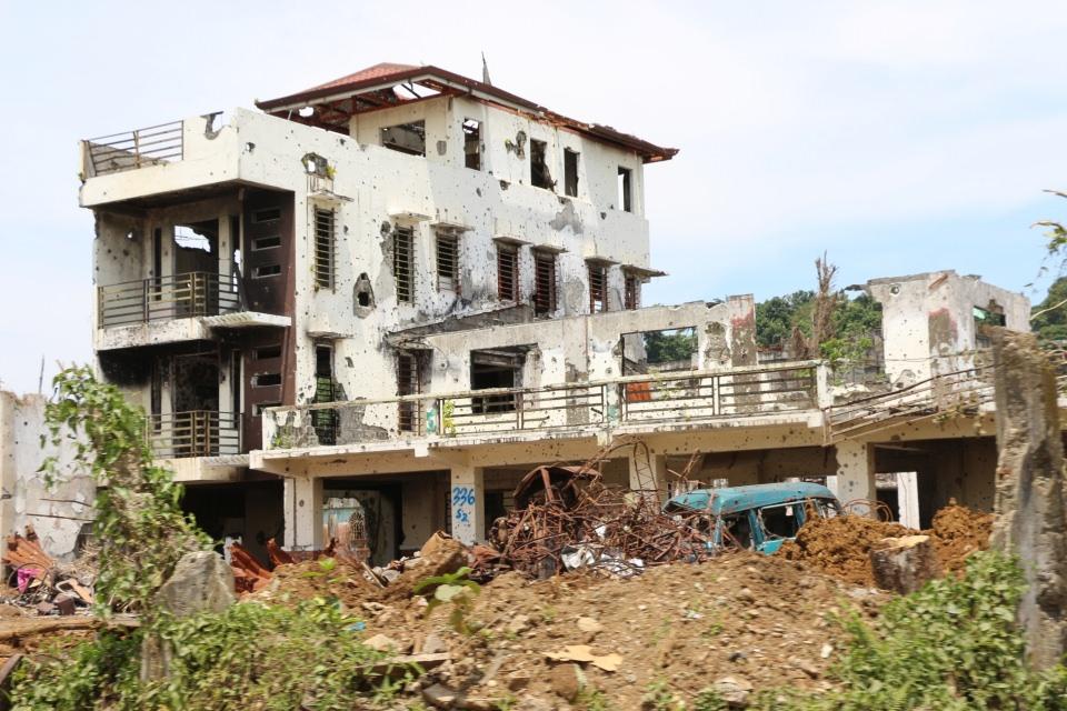 <p>Cansuyu Yardımlaşma ve Dayanışma Derneği Bangsamoro koordinatörü Ömer Faruk Günenç, evlerini terk eden Müslümanların büyük bölümünün 30 metrekarelik çadırların yer aldığı kamplara yerleştirildiğini söyledi.</p>

<p> </p>
