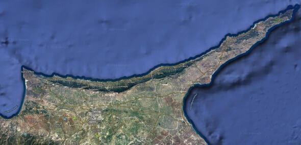 <p>Bugünkü Kıbrıs’tan geriye kalacak parçaların en büyüğü Ada’nın orta, batı ve kuzey bölümleri olacak. Limasol, Baf, Poli, Mağusa, Güzelyurt, Larnaka ve Girne suyun altında kalabilir. Tek kurtulacak kent ise denizden çok uzak bulunan Lefkoşa olacak.</p>

<p> </p>
