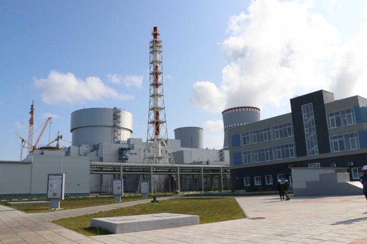 <p>Leningrad NGS toplam 4 bin megavatı aşan kurulu gücüyle 2019'da Rusya'nın elektrik üretimi konusundaki en iyi üç nükleer santrali arasında yer alıyor. Santral, üçü RBMK-1000 tipi reaktör, biri ise Rusya Devlet Atom Enerjisi Kurumu Rosatom'un Akkuyu NGS de dahil olmak üzere farklı ülkelerde gerçekleştirdiği uluslararası projeleri için referans niteliği taşıyan VVER-1200 tipi reaktörden oluşuyor.</p>

<p> </p>
