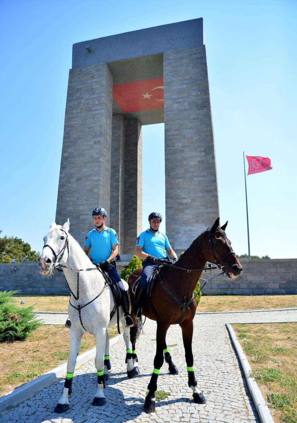 <p>İl Jandarma Komutanlığına bağlı Eceabat ilçesindeki Kabatepe mevkisinde yer alan Çanakkale Atlı Jandarma Tim Komutanlığı, bölgenin asayişine katkı sağlıyor. </p>
<p> </p>