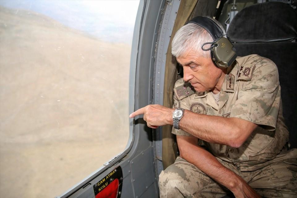 <p>Van, Hakkari ve Şırnak il jandarma komutanlıklarının ortak katılımıyla, Jandarma Genel Komutanı Orgeneral Arif Çetin'in emir ve komutasında başlatılan Kıran Operasyonu devam ediyor. </p>
