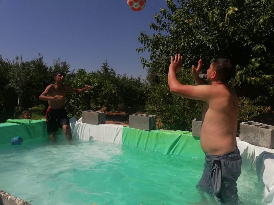<p>Çocuklar yüzdükçe ben mutlu oluyorum" dedi. </p>
<p> </p>