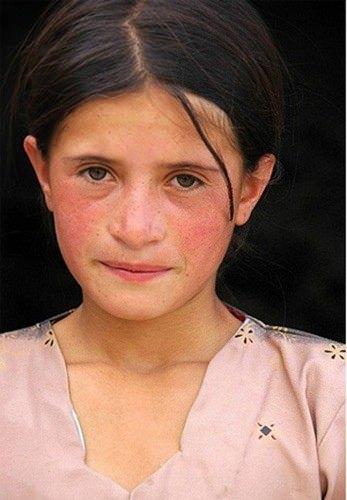 <p>Hunzalar kendilerine Hunzakut diyorlar. Konuştukları dil olan Buruşo y&uuml;z&uuml;nden onlara Bruşolar diyenler de var.&nbsp;&nbsp;</p>
