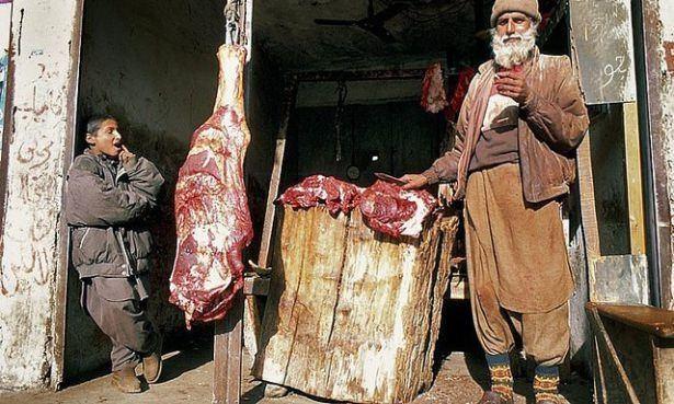 <p>Hunza Vadisi 7900 kilometre karelik bir alan. Kuzey doğusunda Doğu T&uuml;rkistan, Kuzey Batısında Pamir Dağları yer alıyor.&nbsp;</p>
