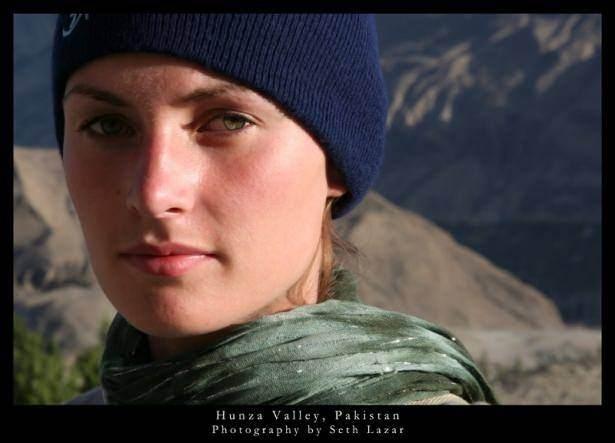 <p><strong>Hunzaların genleri</strong></p>

<p>&nbsp;</p>

<p><strong>Eski bir Hunzalı Mir Sefdar Han&rsquo;ın hatları tipik Orta Asya T&uuml;rk ırkının bilhassa Uygur T&uuml;rklerinin &ouml;zelliklerini taşıyor</strong></p>

<p>En son Y-DNA gen araştırmalarında&nbsp;<em>(Firasat ve diğerleri)&nbsp;</em>Hunzakutlarda<strong>Greklerin genetik unsurlarına</strong>&nbsp;<strong>hi&ccedil; rastlanmadı</strong>. B&uuml;y&uuml;k İskender kalıntıları olabilecek diğer halklardan Kalaşlar da aynen sıfır &ccedil;ektiler, sadece Peştunlarda&nbsp; % 2 Grek geni bulundu.</p>
