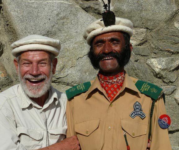 <p>Sonu&ccedil;ta veriler ana dillerinin bilinen hi&ccedil;bir dil ile benzerlik taşımaması nedeniyle Hunlar ve&nbsp; Uygurlar ile yakın akraba olmalarından ziyade&nbsp;<strong>atalarının b&uuml;t&uuml;n T&uuml;rklerin ortak ataları olan &Ouml;n T&uuml;rkler olduğunu, zamanla erkeklerin yakın &ccedil;evreden kız almalarıyla y&ouml;re halkıyla da karıştıklarını g&ouml;steriyor.</strong></p>
