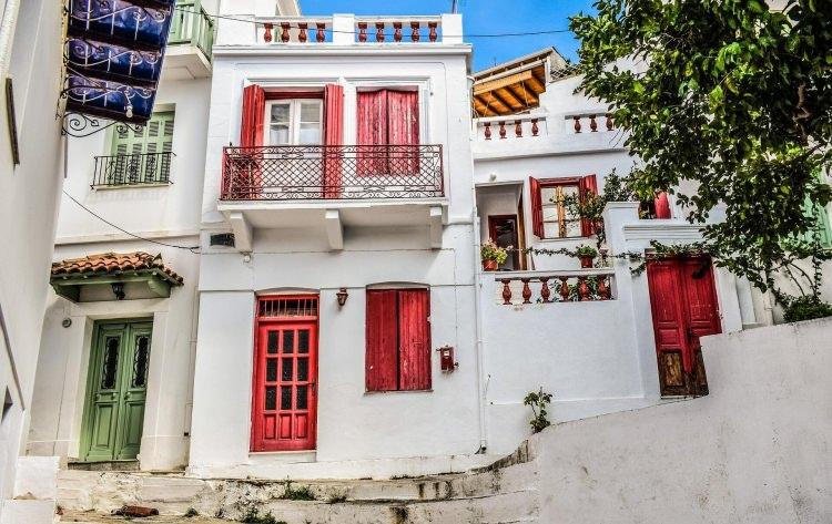 <p>Bölgede ayrıca tarım arazisi verme konusunda bavşuranlara kolaylık sağlanacağı da ifade edildi.</p>

<p>Yerleşimcilere 'sonsuz huzur' vadeden belediye, bu sayede nüfusu artırmayı ve turistleri de bölgeye çekmeyi hedefliyor. </p>

<p> </p>
