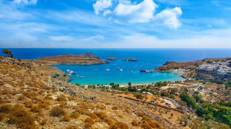 <p>Daha önce İtalya'da da turizmi artırmak amacıyla benzer bir yöntem uygulanmış, bazı kasabalar eski evleri yenileme şartıyla 1 euro'ya satışa çıkarmıştı.</p>