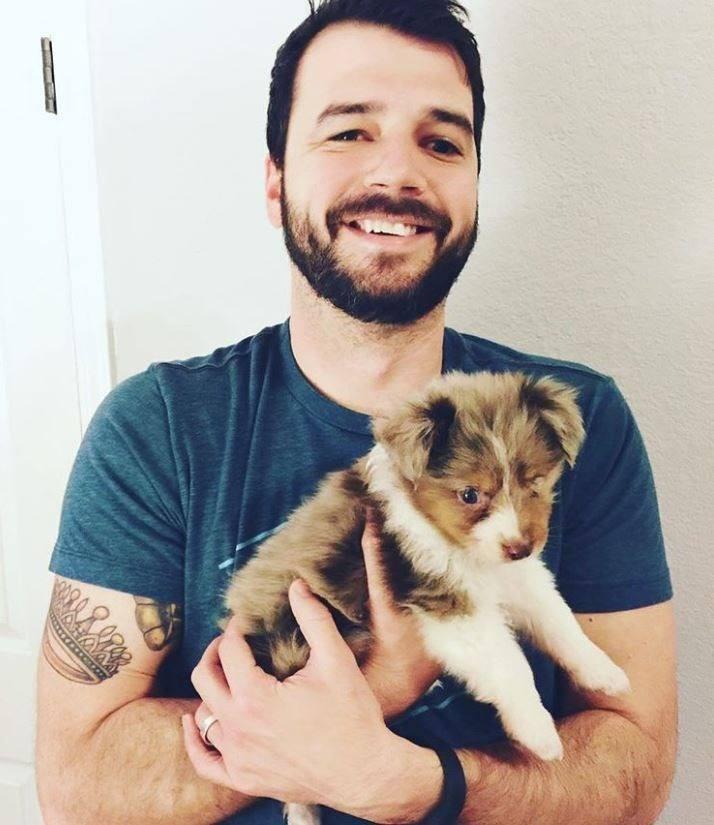 <p>Tek gözü görmeyen bir adamın tek gözü görmeyen yavru bir köpeği sahiplenmesi...</p>