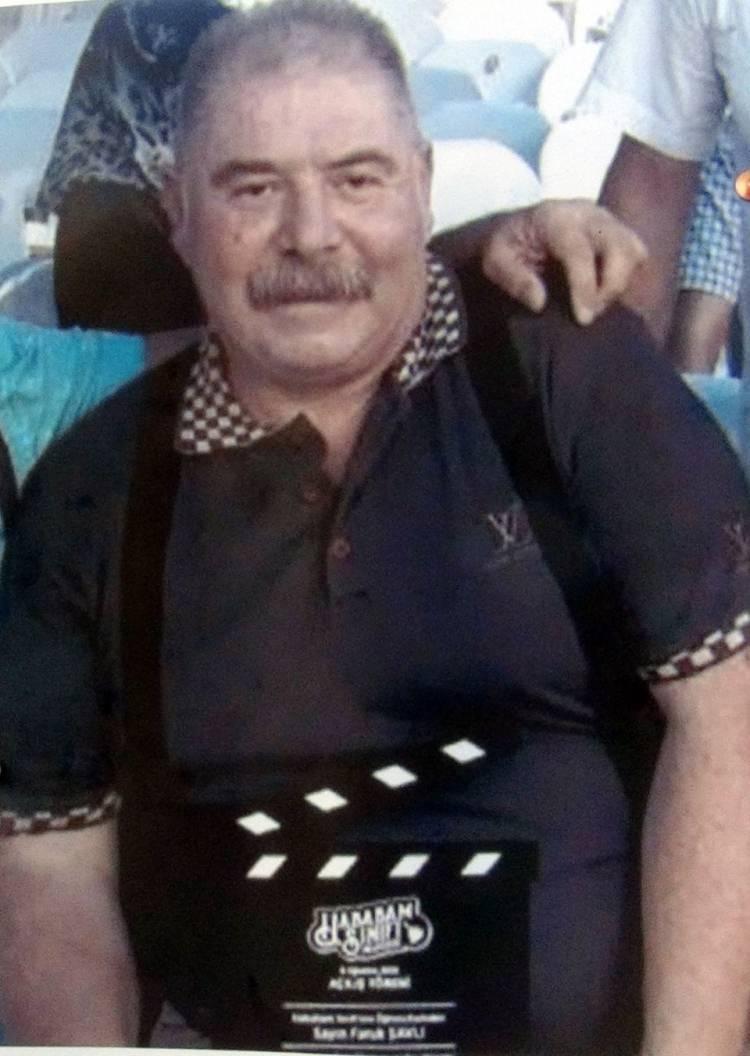 <p>Şavlı için ikindi vakti Burdur Ulu Camii'nde cenaze töreni düzenlendi. Şavlı'nın cenaze törenine eşi Halime Şavlı, oğulları Gökhan ve Gürkan Şavlı, annesi Ayten Şavlı, Burdur önceki dönem Belediye Başkanı Sebahattin Akkaya, Belediye Başkan Yardımcısı Hasan Duygulu, Hababam Sınıfı oyuncularından Tuncay Akça katıldı.</p>