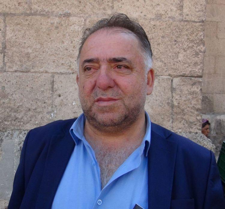 <p>Kılınan cenaze namazının ardından Faruk Şavlı'nın cenazesi Burdur Şehir Mezarlığı'nda toprağa verildi.</p>

<p>Oyuncu Tuncay Akça rol arkadaşını kaybetmenin üzüntüsünü yaşadığını belirterek, "Hepimiz bir bir gidiyoruz. Geçen ay Umur Bugay'ı kaybettik. Bugün de Faruk ağabeyi defnedeceğiz. Başımız sağ olsun. Geride kalanlara Allah sabırlar versin. Ailesine sabırlar diliyorum" dedi. </p>

