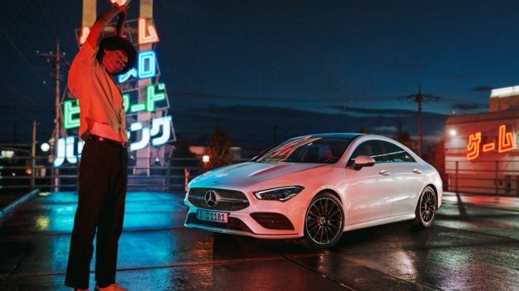 <p>2019 Mercedes C serisi etkileyici ve sportif dış tasarımı ile hayranlarını etkilemeyi başardı.</p>

