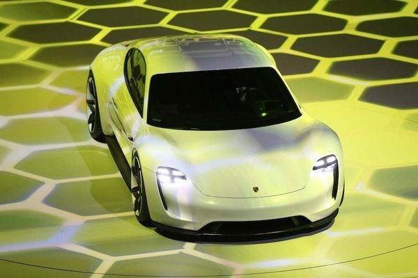 <p>Porsche, kullanıcıları en güçlü motor ile 0’dan 100 km/s hıza sadece 3 saniyede çıkartacak.</p>