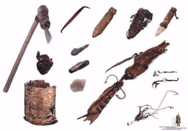 <p>Araştırmacılar, Ötzi adını verdikleri Taş Devri adamının yanında bir yay, 14 ok, bir bıçak ve bakır bir balta taşıdığını tespit ettiler.</p>
