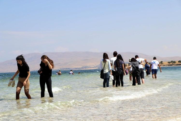 <p>Etkinliğe katılanlar da bu etkinliğin önemine dikkat çekerek, Van Gölü'nün korunmasının, tarihi ve doğal güzelliklerine sahip çıkılması gerektiğini vurguladı.</p>

<p> </p>
