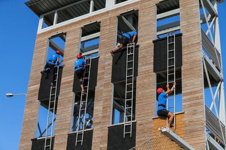<p>Uluslararası İtfaiye Sporları Türkiye Temsilcisi ve İzmir İtfaiyesi Arama Kurtarma ve Afet İşleri Müdürü İsmail Derse, AA muhabirine yaptığı açıklamada, şampiyonaya 7 yıldır katıldıklarını söyledi. </p>
<p> </p>