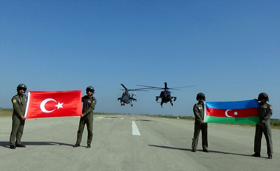 <p>Azerbaycan ve Türk Hava kuvvetlerinin ortak askeri tatbikatı "TurAz Kartalı 2019", Azerbaycan'da devam ediyor. </p>
<p> </p>