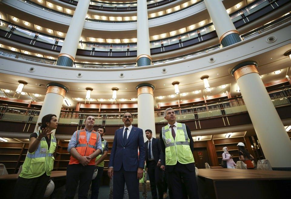 <p>Milli Kütüphane faaliyetine devam edecek </p>
<p>İbrahim Kalın, soru üzerine Mili Kütüphane ile ilgili ayrı bir tasarrufunun söz konusu olmadığını vurgulayarak "Milli Kütüphane olduğu gibi faaliyetlerine devam edecek. </p>