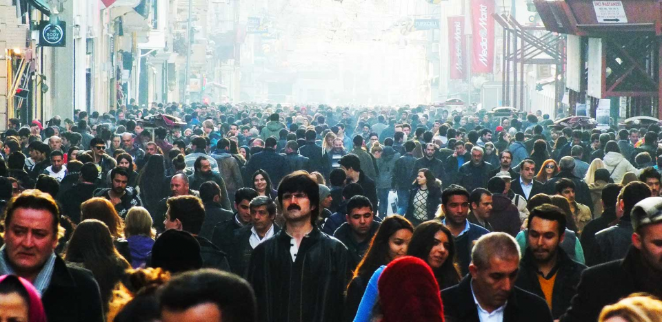 <p>İstanbul'da Türkiye'nin dört bir yanından insan yaşıyor ve nüfusu her geçen gün katlanarak artıyor. Peki doğum yeri İstanbul dışı olup da İstanbul'da yaşayanlar en çok hangi ilden?</p>

