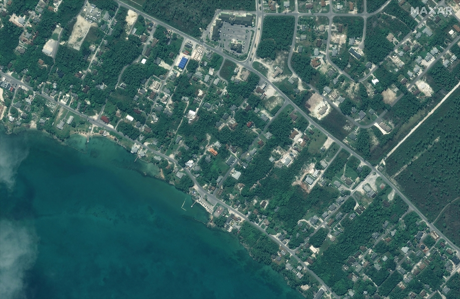 <p>Şiddetli rüzgar ve yağmur Güney Carolina eyaletinin Charleston kentinde sel ve su baskınlarına neden olurken, Güney ve Kuzey Carolina eyaletlerinde 220 binden fazla ev ve iş yerinde de elektrik kesintileri yaşandı.</p>
<p><span style="color:rgb(255, 215, 0)"><strong>Marsh Limanı'nın kasırgadan önceki hali</strong></span></p>
<p> </p>
<p> </p>