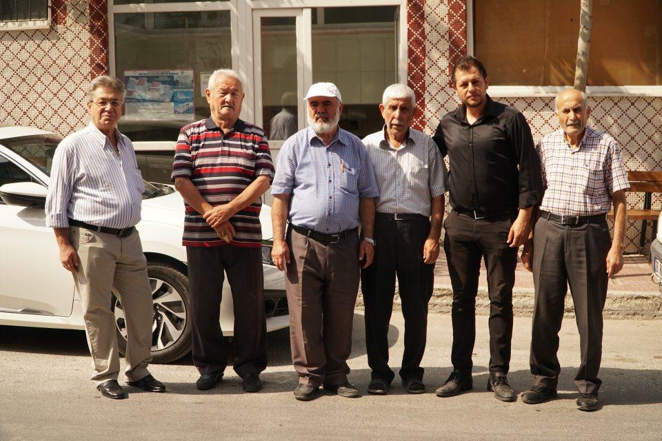 <p>Camiler i&ccedil;in kimi zaman bir g&uuml;nde 60 bin lira değerinde yardım toplanırken paralarla camilerin yanında bulunan 3 ev de 570 bin liraya satın alındı. Konuyla ilgili a&ccedil;ıklamalarda bulunan Erenk&ouml;y Mahalle Muhtarı Osman &Ccedil;alış, camilerin yok olup gitmemesi i&ccedil;in m&uuml;cadele ettiklerini s&ouml;yledi.</p>
