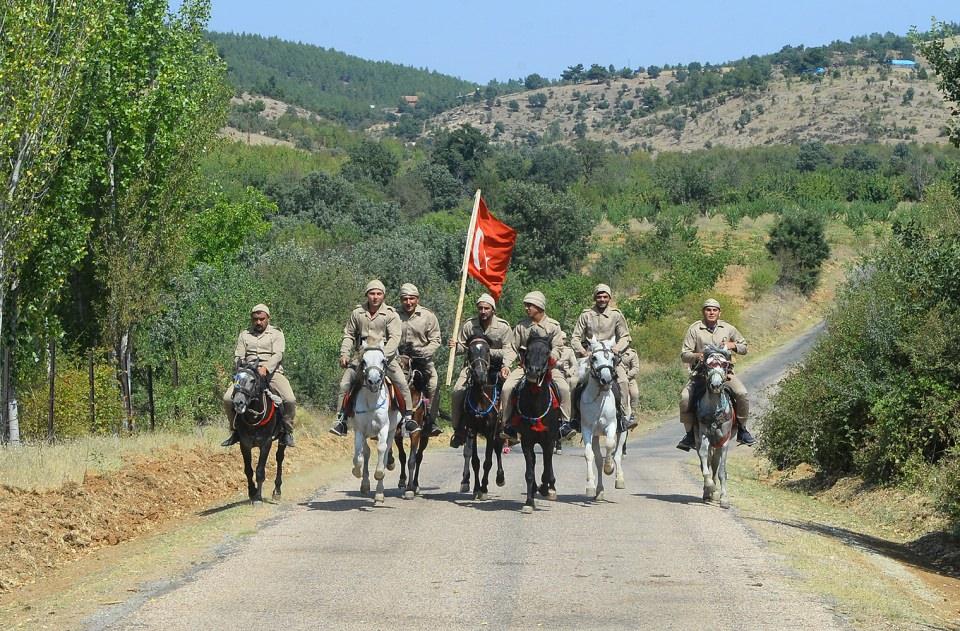 <p>Yolculukta şu ana kadar bir gecikme yaşanmadığını anlatan Yöntem, 9 Eylül'de İzmir'de olacaklarını söyledi. </p>
<p> </p>