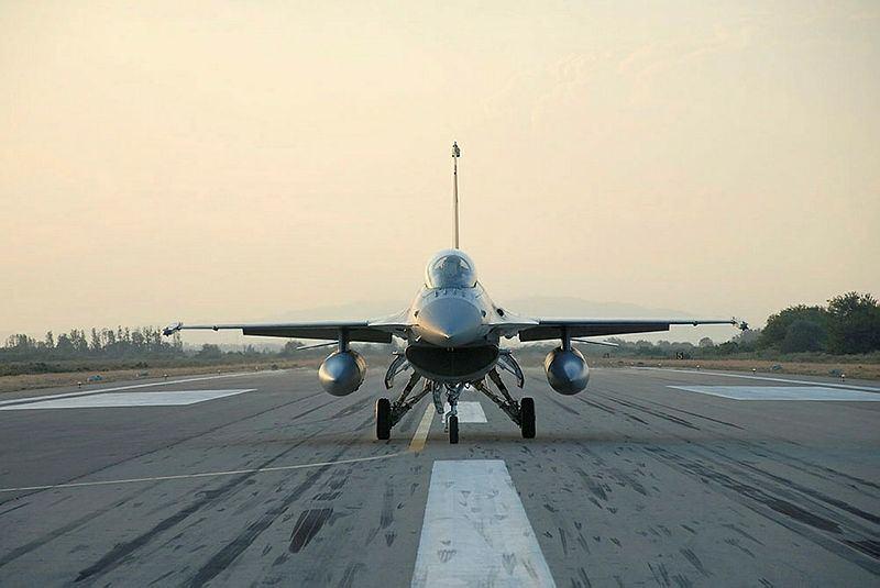<p>Tatbikatta iki ülkeden Mig-29, F-16, Su-25 savaş uçaklarıyla CASA nakliye uçağı, Mi-35, Mi-17, Sikorski UH-70, CH-47 Chinook ve ATAK/AH-1W savaş helikopterlerinden oluşan yaklaşık 30 hava aracı yer alıyor.</p>
<p> </p>