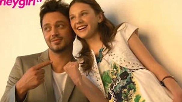 <p>12 yaşında katıldığı bir yarışma sonucunda 1.'lik elde etti ve şarkıcı Murat Boz ile birlikte Hey Girl dergisine kapak oldu.</p>
