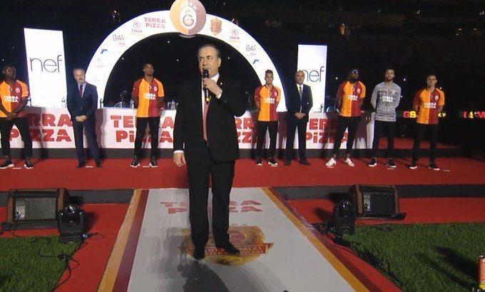 <p>Mustafa Cengiz: Gergin bir transfer dönemi oldu. Sizin isteğinizi en optimum şekilde halletmeye çalıştık. Falcao'nun maaşının bir kısmını üstlenen Nef'e teşekkür ederim</p>