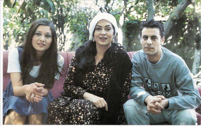 <p>Türkan Şoray, dizide 2 genç oyuncunun annesini oynamıştı. Nurgül Yeşilçay ve Ozan Güven, bu diziyle şöhreti elde etmişti.</p>
