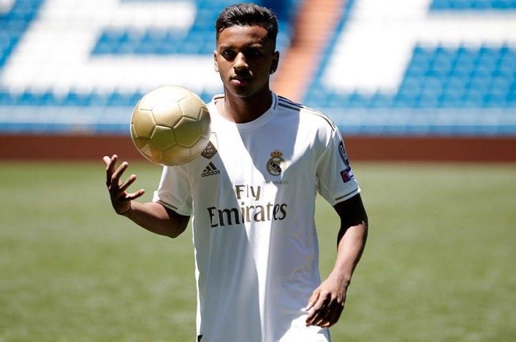<p>17- RODRYGO | Santos >> Real Madrid | 45 milyon €</p>