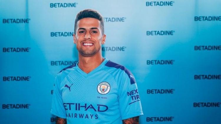 <p>10- JOAO CANCELO | Juventus >> Manchester City | 65 milyon €</p>