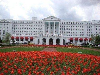 <p><strong>The Greenbrier </strong><br />
<br />
"Greenbrier Hotel" in altına inşaat edilmiş olan bu yerin amacı nükleer bir saldırı sırasında Amerikan kongre üyelerinin ve başkanın 30 yıl boyunca burada sığınacak olmasıdır.</p>