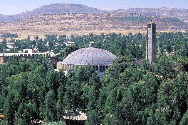 <p>Zion'lu Lady Mary Kilisesi (Etiopya) </p>

<p>İçerisinde Kitab-ı Mukaddes'e ait çok kutsal bir nesneyi muhafaza ettiğinden sadece deneyimli bir rahibin girmesine izin verilen kilise.</p>

