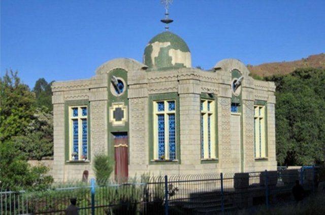 <p>Sandığın kutsallığından ötürü sadece seçilmiş deneyimli bir rahibin girmesine izin veriliyor onun dışında buraya ne girmek ne de yaklaşmak mümkün.</p>