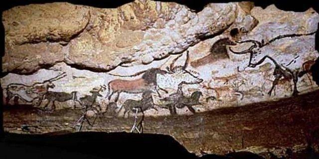 <p>Lascaux Mağaraları: Yontma taş devrinden kalma resimleriyle ünlü mağaralar (Fransa) </p>
<p>Güneybatı Fransa'da yer alan bu mağaralar paleolitik dönemden kalma mağara resimleriyle ünlü. Resimlerin 17,300 yaşında olduğu tahmin ediliyor.</p>