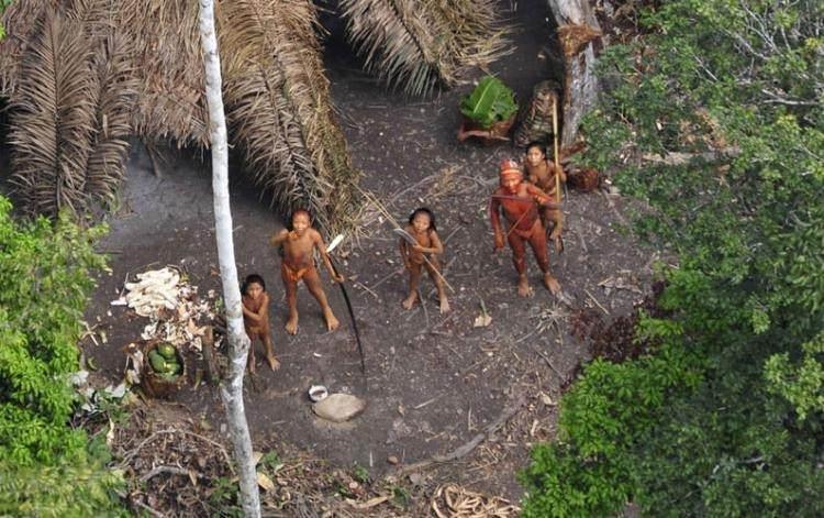 <p>2004'te Tsunami felaketinden sonra Hindistan´ın bölgeye inceleme için gönderdiği bir helikopteri ateşli oklarla vurdular.</p>