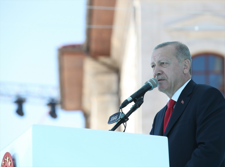 <p>Türkiye Cumhurbaşkanı Recep Tayyip Erdoğan, Sivas Kongresi'nin 100. yıl dönümü etkinlikleri kapsamında düzenlenen programa katılarak konuşma yaptı.</p>
<p> </p>