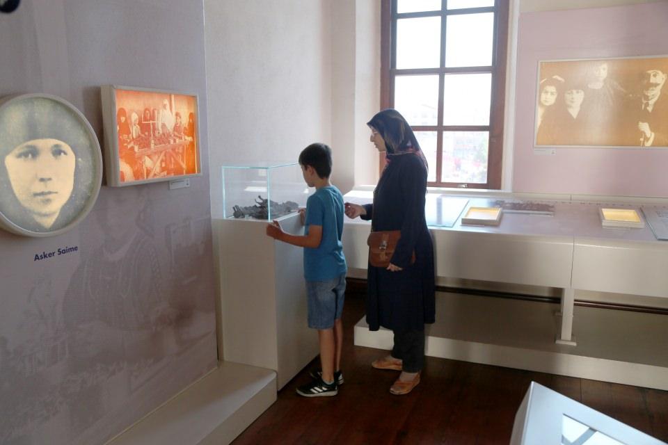 <p>Osmanlı dönemi sivil mimarlık örneklerinden Atatürk Kongre ve Etnografya Müzesi, kongrenin yapıldığı günlerdeki haliyle muhafaza ediliyor. </p>

<p> </p>
