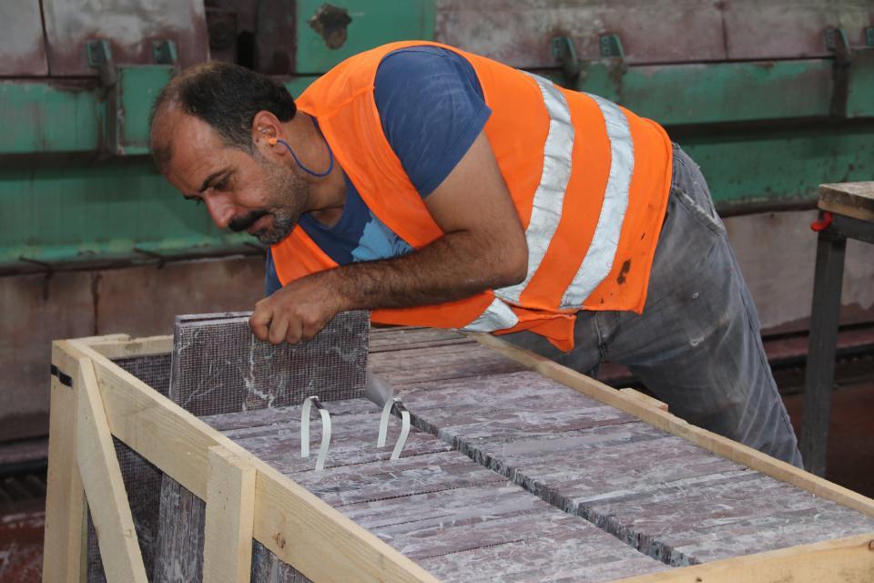 <p>Yaşlı, Jabal Omar Projesi'nin önemine işaret ederek, "Kutsal topraklarda yer alan Jabal Omar adıyla içinde devasa otellerin ve rezidansların olduğu bir yerleşim alanı inşa ediliyor. Kabe'nin yanında yer alan Jabal Omar'daki lüks mekanları ürettiğimiz mermer çeşitlerimiz süsleyecek." dedi.</p>
<p> </p>