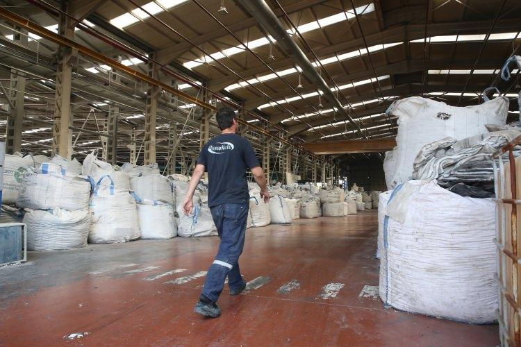 <p>- "Eskisini kullanmayı bilmeyen yenisini kullanmayı bilmez"</p>
<p>Ambalaj ve plastik atıklarının çöp olarak görülmemesi gerektiğini belirten Tanrıkulu, bunları tekrar tekrar dönüştürüp ekonomiye kazandırabildiklerini söyledi.</p>