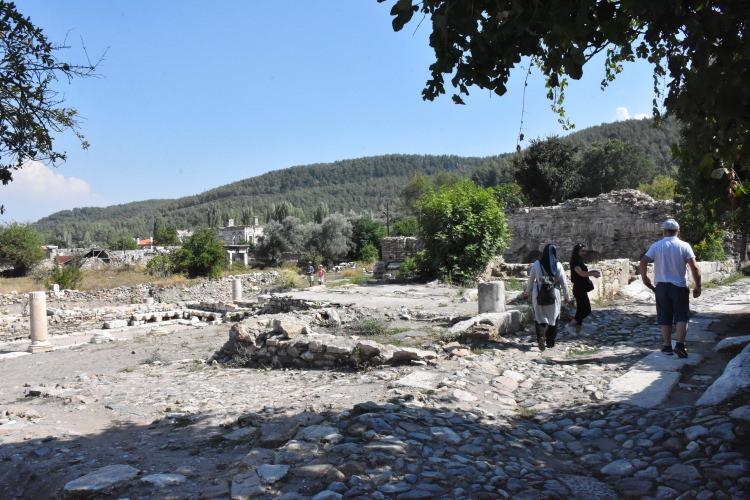 <p>Tatil için Ankara'dan Muğla'ya gelen Murat Bayram da Erdoğan'ın ziyareti sonrası merak ettiği antik kenti ziyarete geldiğini ve çok beğendiğini ifade etti.</p>

<p> </p>
