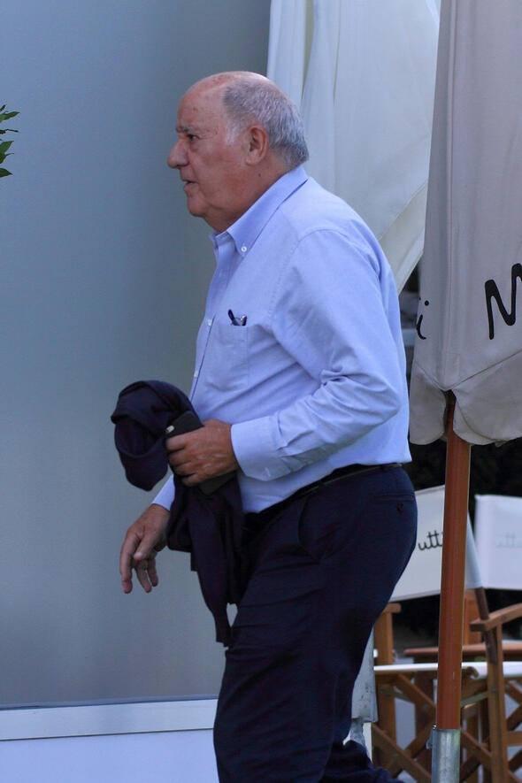 <p><strong>Amancio Ortega</strong></p>
<p>Sıra: 6</p>
<p>Toplam net değer: 68.5 milyar dolar</p>
<p>Son değişim: +409 milyon dolar</p>
<p>Senelik değişim: -9.89 milyar dolar</p>
<p>Ülke: İspanya</p>
<p>Sektör: Perakende</p>