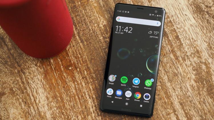 <p>– Sony Xperia XZ3</p>
